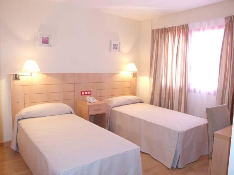Hotel Villa De Zaragoza Casetas Quarto foto